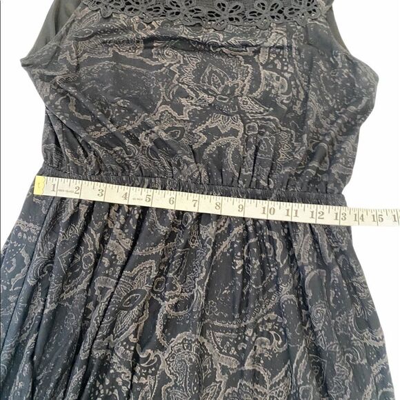 Black & Grey Paisley Soft Flowy Cap Sleeve Dress - Picture 8 of 10